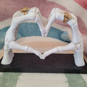 Taylor Swift Swifty spooky Skeleton Heart Hands